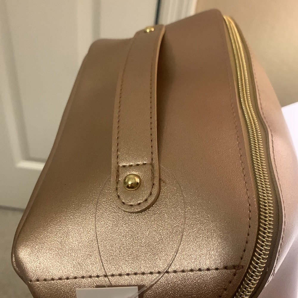 NEW Bloomingdale’s Rose Gold Zip Beauty Pouch - Picture 4 of 7